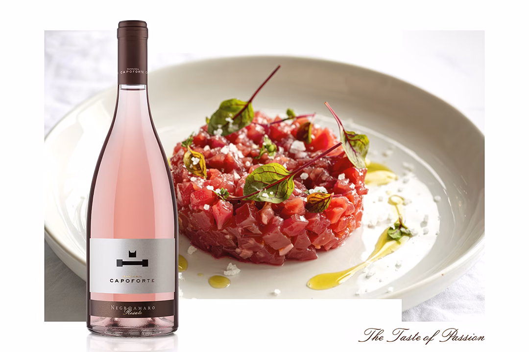 Masseria Capoforte Negroamaro Rosato con tartare di tonno al coltello 1080x720